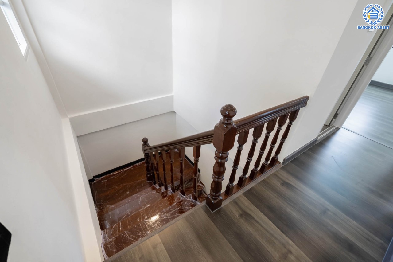 บ้านมือสองตกแต่งใหม่ หน้าโครงการติดรถไฟฟ้า "สถานีไทรม้า"!! ม.ซื่อตรง พระนั่งเกล้า-ท่าอิฐ ทาวน์เฮ้าส์หลังใหญ่ เนื้อที่ 26 ตร.ว. ฟังก์ชัน 3 ห้องนอน 2 ห้องน้ำ 1 ที่จอดรถ ทำเลใกล้ เซ็นทรัลรัตนาธิเบศร์ และทางด่วน "งามวงศ์วาน"